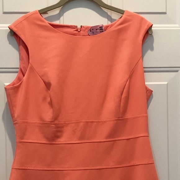 Coral short cocktail dress - Picture 2 of 3